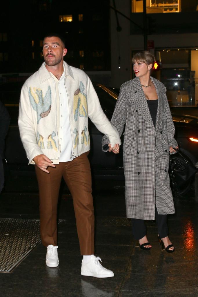 taylor swift and travis kelce holding hands in nyc